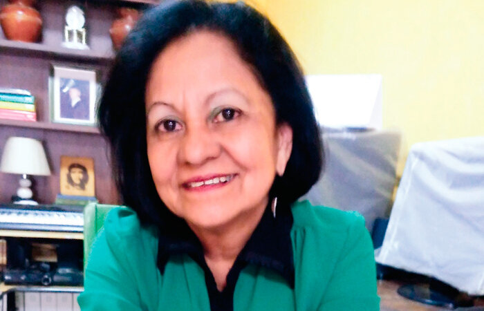 Mujer con firmeza, moral y humildad