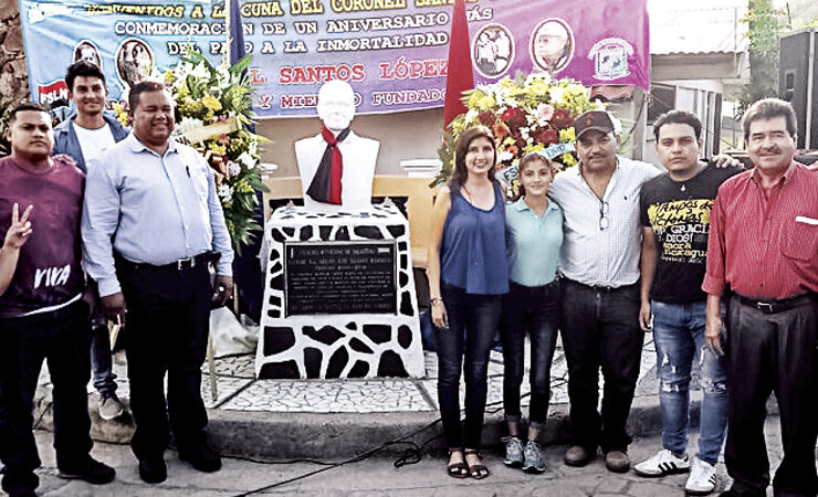 Población rinde tributo al coronel Santos López