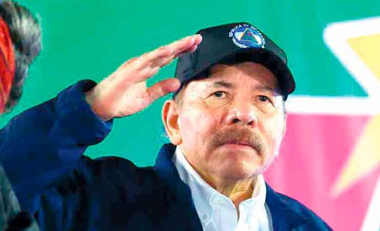 La juventud y el pueblo mandan, ordenan Daniel obedece