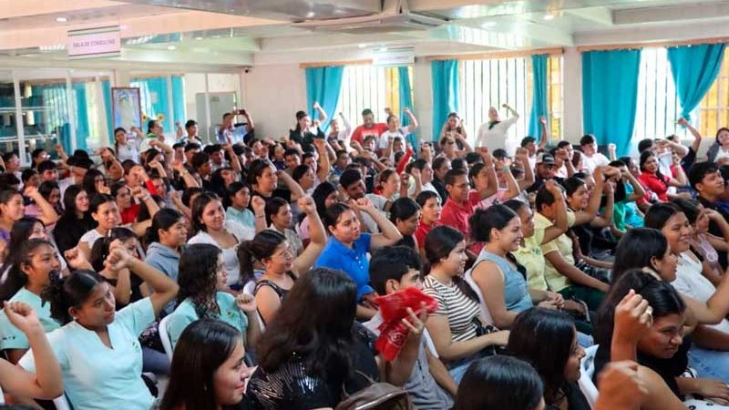 Becas Pueblo Presidente a estudiantes de URACCAN