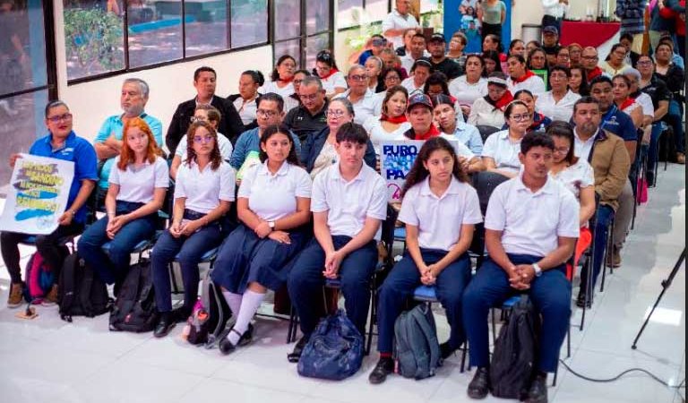 Comunidad educativa consolida valores de identidad nacional