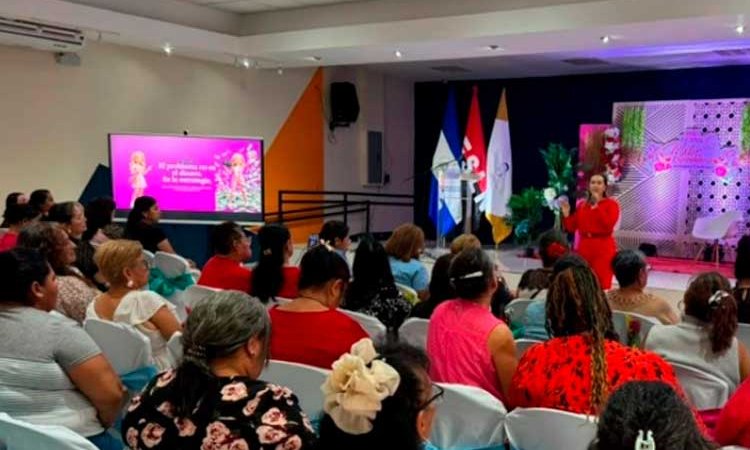Madres emprendedoras participan en foro nacional
