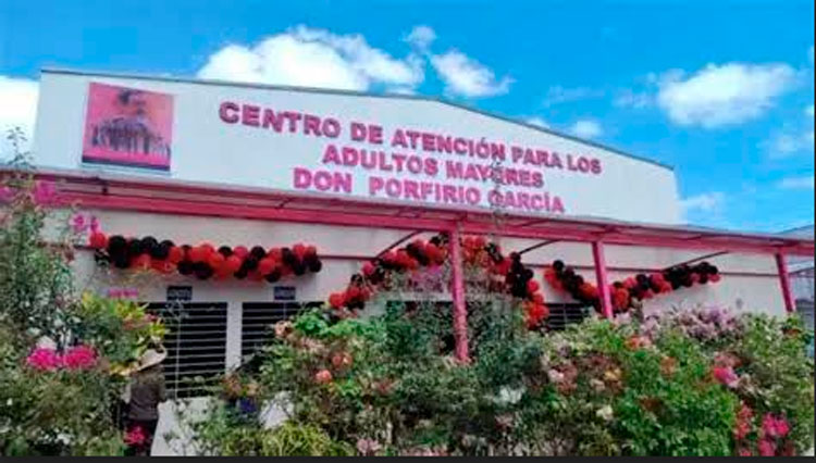 Centro Don Porfirio García celebra tres años de atención a adultos mayores