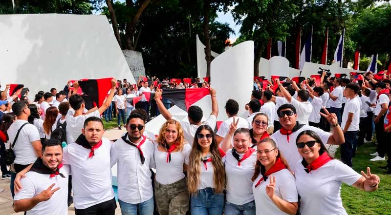 JS-19J rinde tributo a Carlos en el 90 aniversario de su natalicio