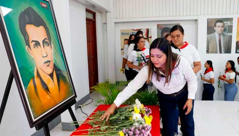 Universitarios rinden homenaje a Ricardo Morales Avilés