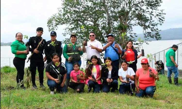 Jornada ambiental en Lago de Apanás