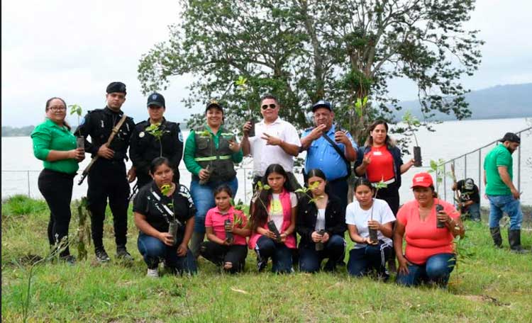 Jornada ambiental en Lago de Apanás