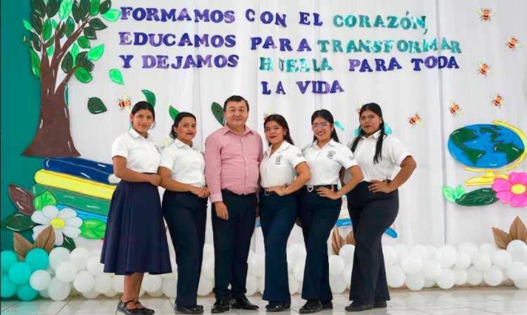Con festival artístico se celebra Día del Maestro Normalista