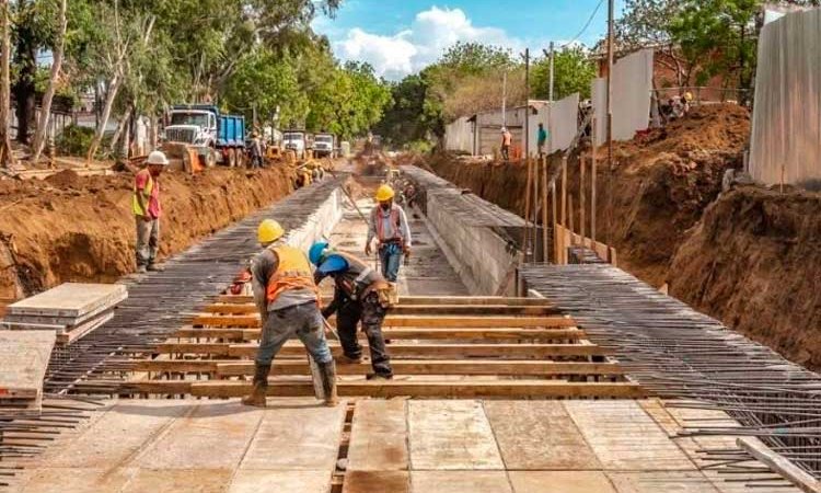 Avanza construcción de Pista de la Insurrección