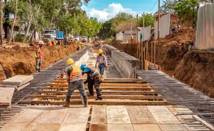 Avanza construcción de Pista de la Insurrección