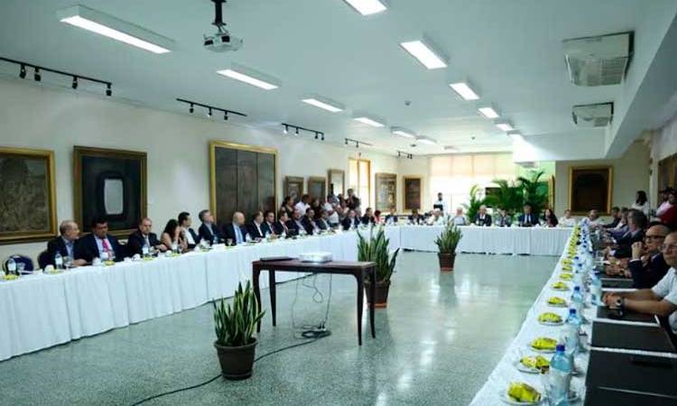 Continúa proceso de consulta con sector financiero