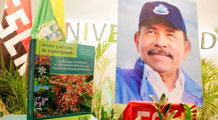 UNA presenta libro “Arboles y arbustos del trópico húmedo”