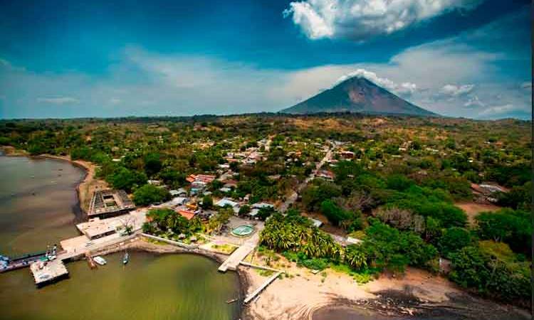 Conservación y limpieza en Reserva de Biosfera de Ometepe