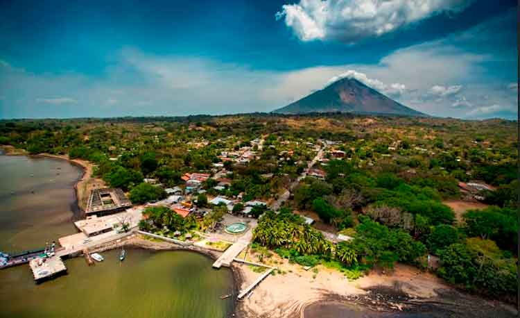 Conservación y limpieza en Reserva de Biosfera de Ometepe