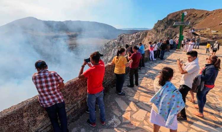 Desborde de visitantes en el Volcán Masaya
