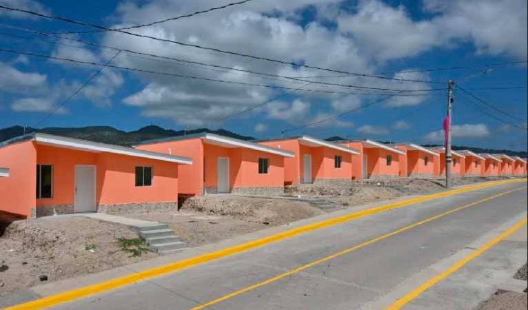 Familias con nuevas viviendas en Estelí