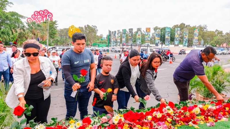 Constantes muestras de cariño a comandantes Tomas y Fidel