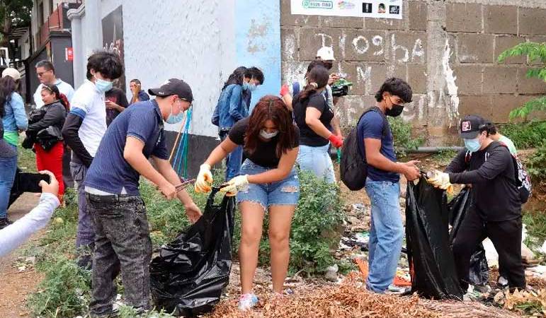 Ambientalistas y universitarios en jornada de limpieza “Basura cero”