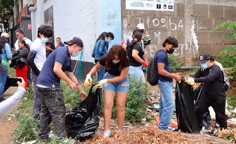Ambientalistas y universitarios en jornada de limpieza “Basura cero”