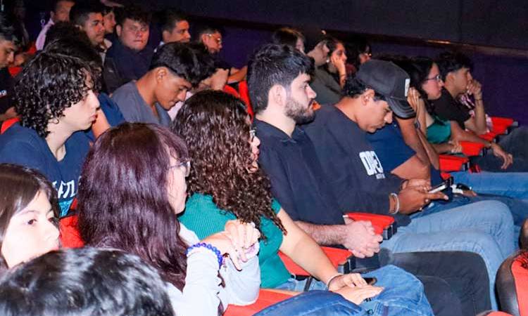 Acreditan a jóvenes en cine documental