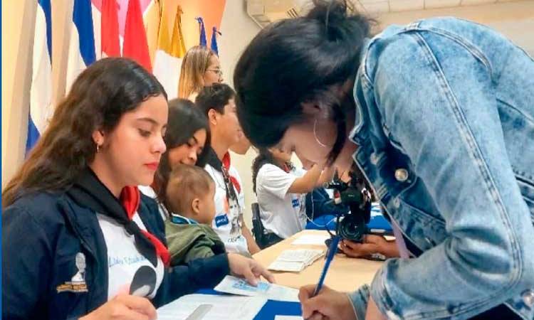 El derecho masivo de la juventud a la universidad
