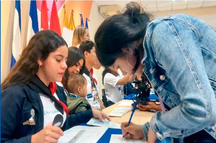 El derecho masivo de la juventud a la universidad